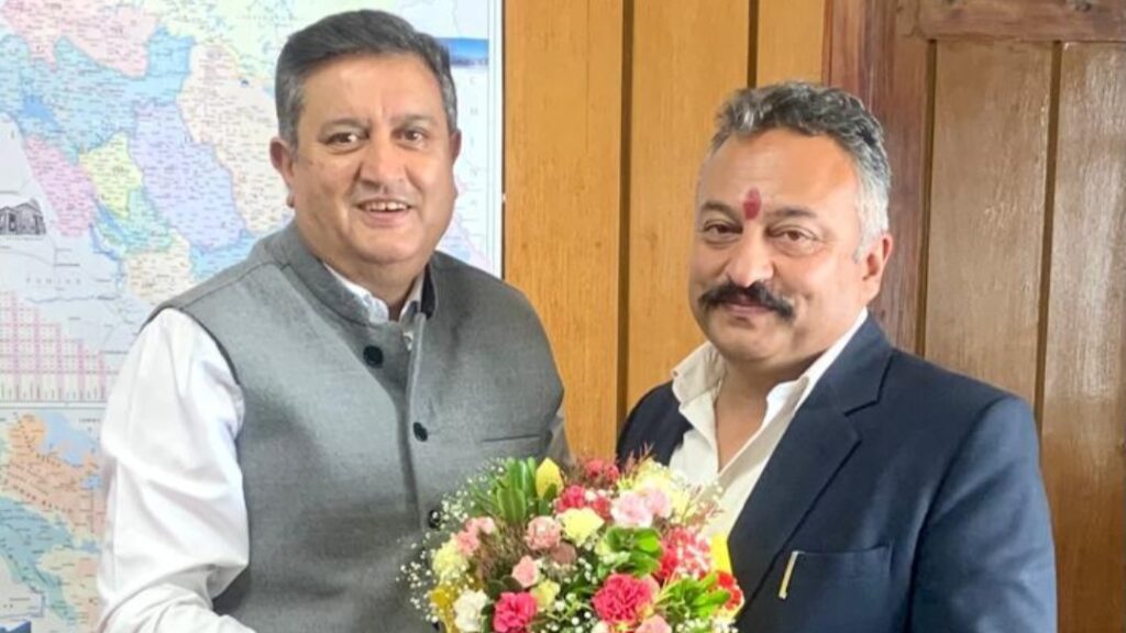 Justice Tarlok Singh Chauhan calls on Education Minister Justice Tarlok Singh Chauhan calls on Education Minister HIMACHAL HEADLINES