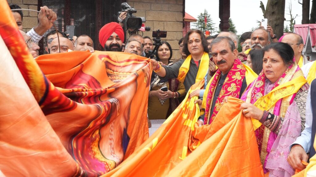 Sukhu participates in installation of Hanuman Dhwaja at Jakhu temple HIMACHAL HEADLINES