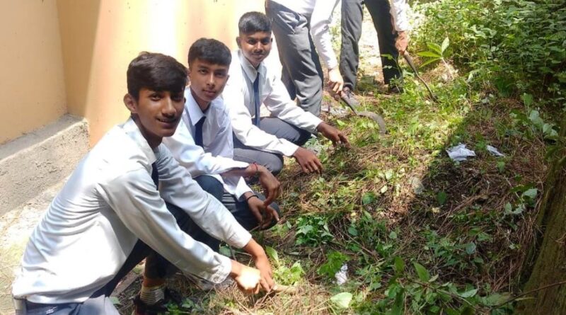Volunteers of Dadgi School gave the message of cleanliness by cleaning the roads Volunteers of Dadgi School gave the message of cleanliness by cleaning the roads HIMACHAL HEADLINES