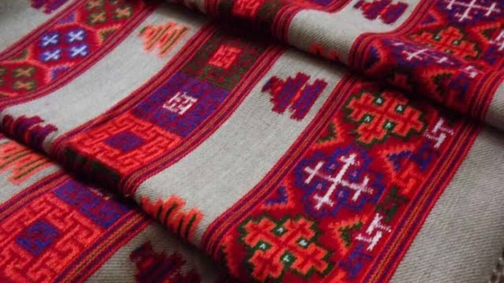 Weaving Heritage into the Future: How a Small Himachali Village is Reviving India’s Handloom Legacy HIMACHAL HEADLINES