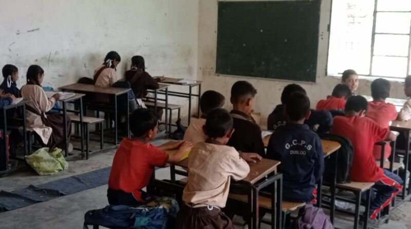 Children forced to sit in the library due to leaking roof in school building HIMACHAL HEADLINES