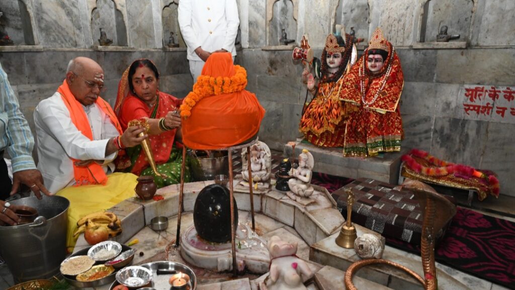 Governor Shukla pays obeisance at historic Markandeya temple HIMACHAL HEADLINES