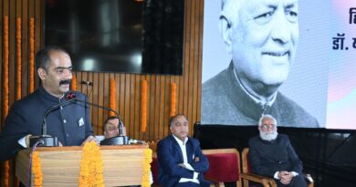 Floral tributes offered to Dr. Y.S. Parmar  Floral tributes offered to Dr. Y.S. Parmar  HIMACHAL HEADLINES