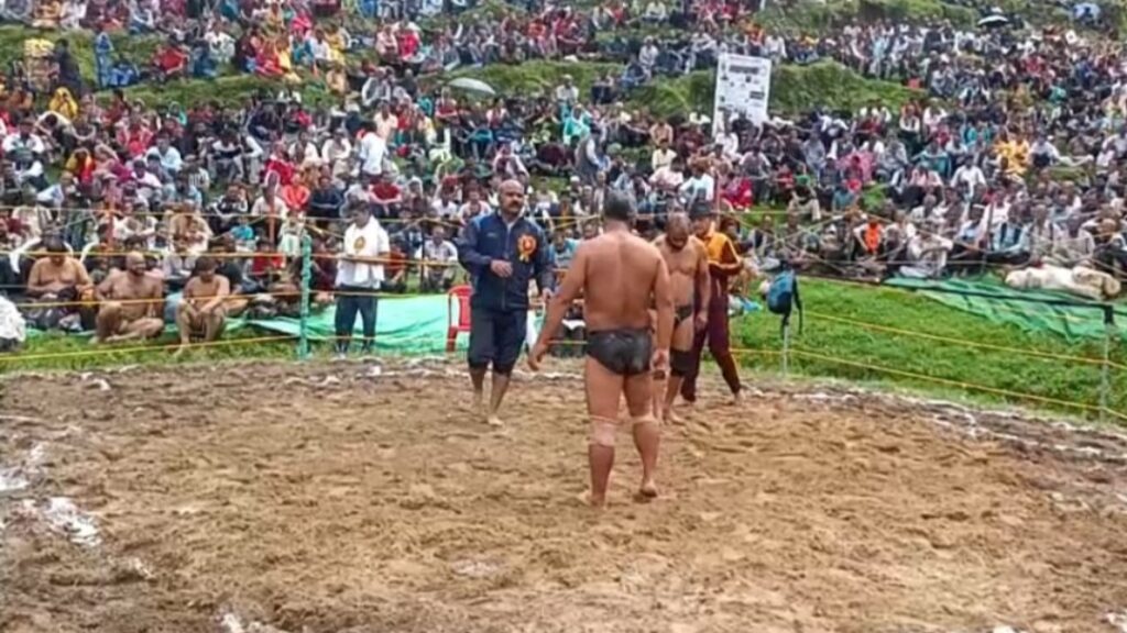Rohtak's Somveer won the big one and Nonu wrestler won the small Mali HIMACHAL HEADLINES