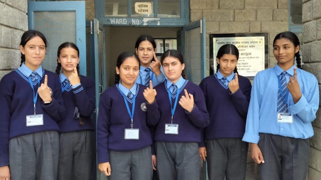 Nikhil of Janedghat School became head boy and Savita Mahima became head girl HIMACHAL HEADLINES