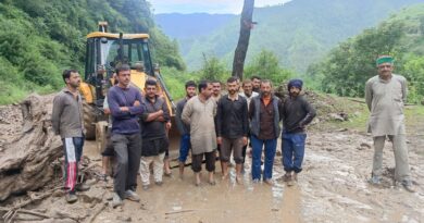 Flood in Thund Nala broke the road and damaged the fields HIMACHAL HEADLINES