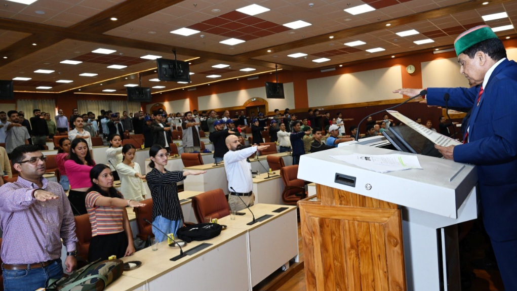 Dr Shandil administers oath against against drug abuse and illegal trafficking HIMACHAL HEADLINES