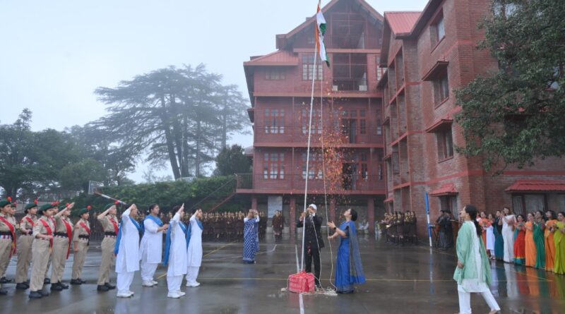 Auckland House School Girls Celebrates Independence Day with Message of Unity and Peace Auckland House School Girls Celebrates Independence Day with Message of Unity and Peace HIMACHAL HEADLINES