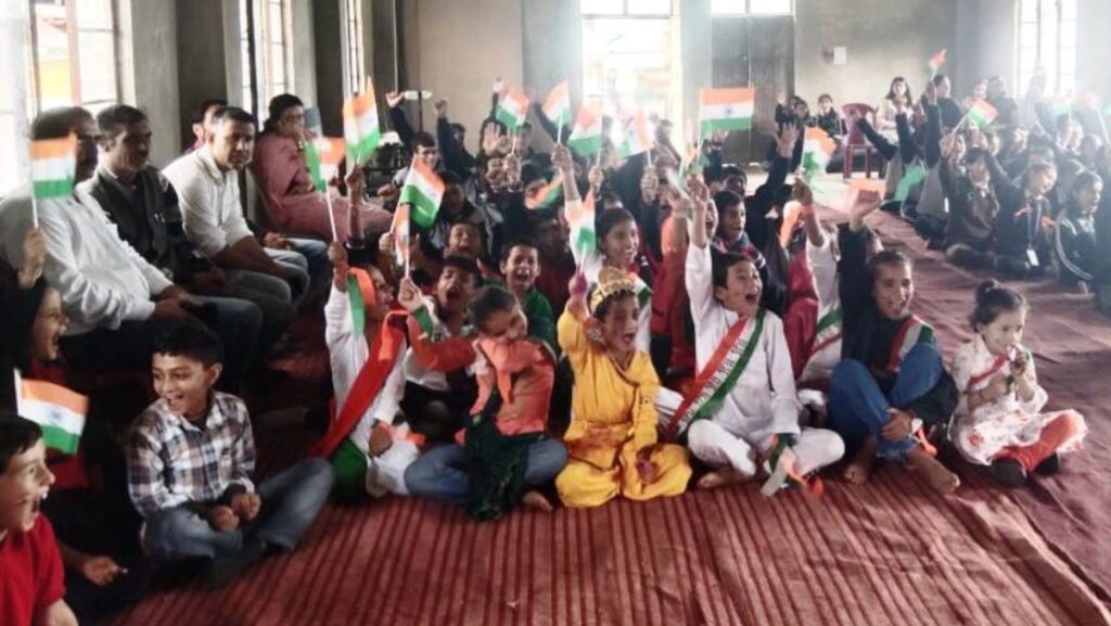 Ex-servicemen were honored on Independence Day at Chiyog School Ex-servicemen were honored on Independence Day at Chiyog School HIMACHAL HEADLINES