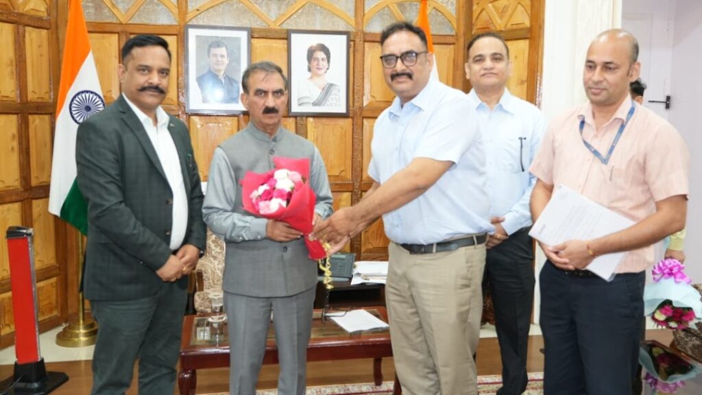 Zonal Head of HDFC Bank calls on CM Sukhu Zonal Head of HDFC Bank calls on CM Sukhu HIMACHAL HEADLINES