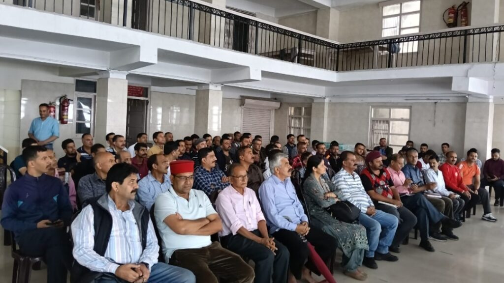 Protest Against Shifting HPTDC Office from Shimla to Dharamshala HIMACHAL HEADLINES