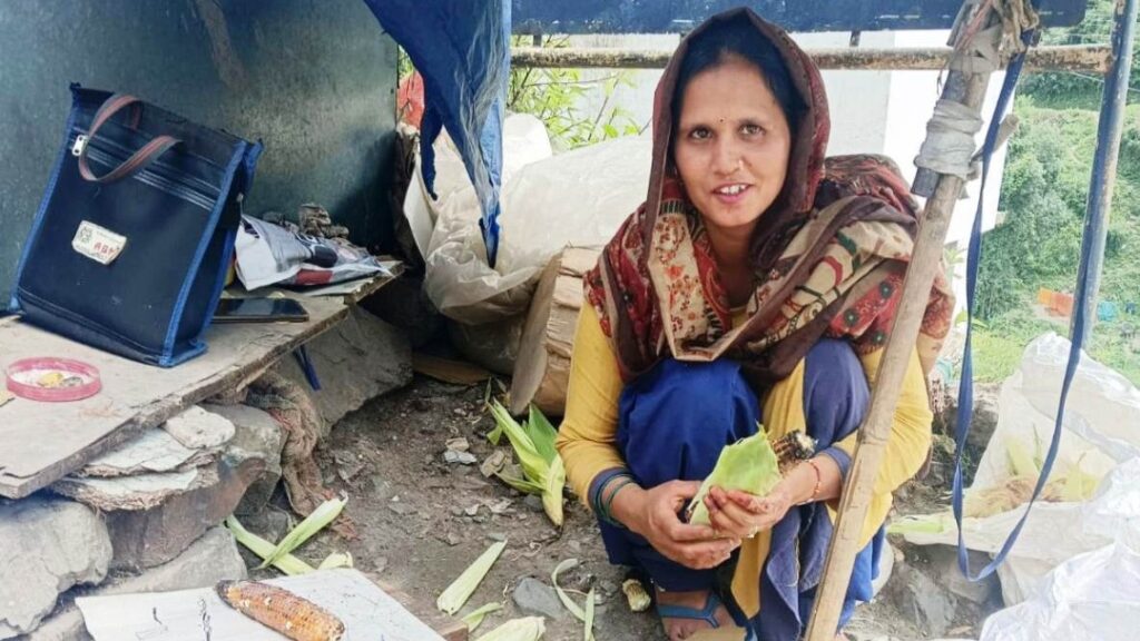 Roasted Corn : How Rainy Season Brings Hope to Rajgarh’s Roadside Vendors Roasted Corn : How Rainy Season Brings Hope to Rajgarh’s Roadside Vendors HIMACHAL HEADLINES