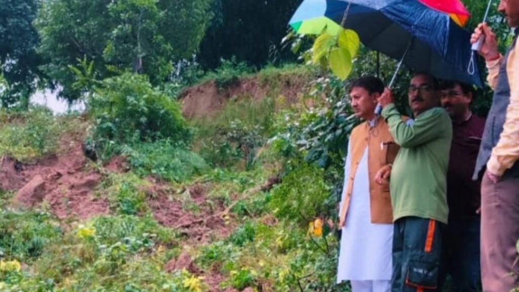 Dr. Sikandar Kumar visited area affected by torrential rains in Chabutra village of Hamirpur HIMACHAL HEADLINES