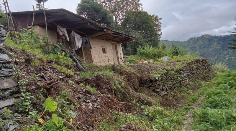 Many residential houses and cowsheds in Darbhog Panchayat are in danger Many residential houses and cowsheds in Darbhog Panchayat are in danger HIMACHAL HEADLINES