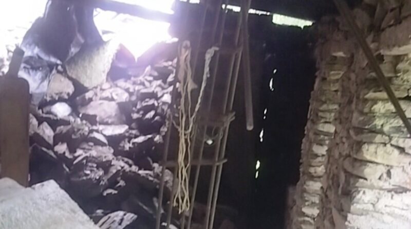 Due to the havoc of rain, Naresh's family in Bagerna faced a mountain of trouble Due to the havoc of rain, Naresh's family in Bagerna faced a mountain of trouble HIMACHAL HEADLINES