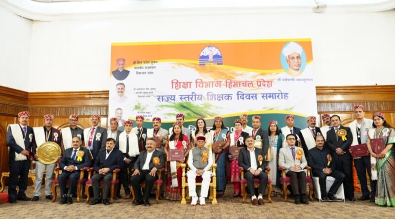 Governor Shukla confers State awards upon teachers, Calls them builders of the Natio Governor Shukla confers State awards upon teachers, Calls them builders of the Natio HIMACHAL HEADLINES