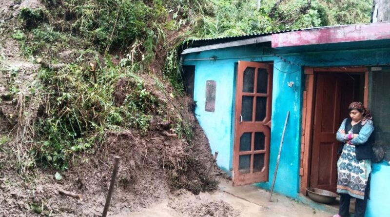 Many houses in Peeran Panchayat are in danger Three cowsheds were damaged - farmers' fields were damaged Many houses in Peeran Panchayat are in danger Three cowsheds were damaged - farmers' fields were damaged HIMACHAL HEADLINES