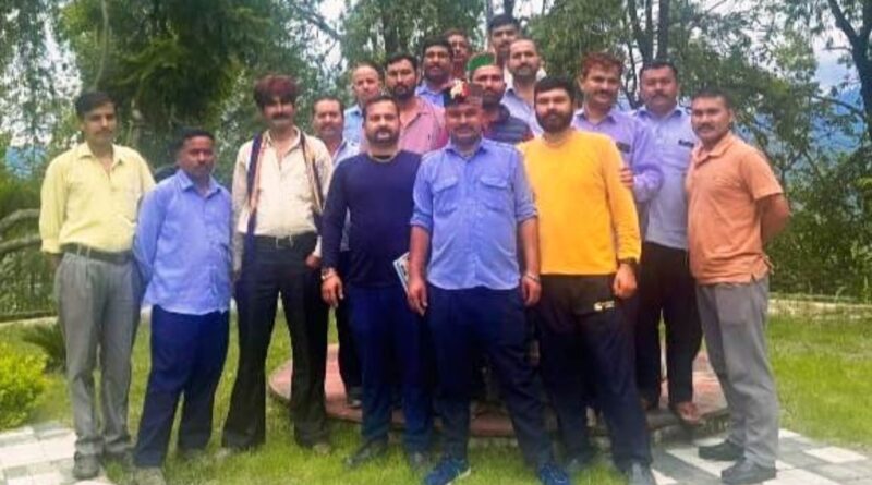 Rajesh Kumar Raja became the head of Mahakali Taxi Union HIMACHAL HEADLINES