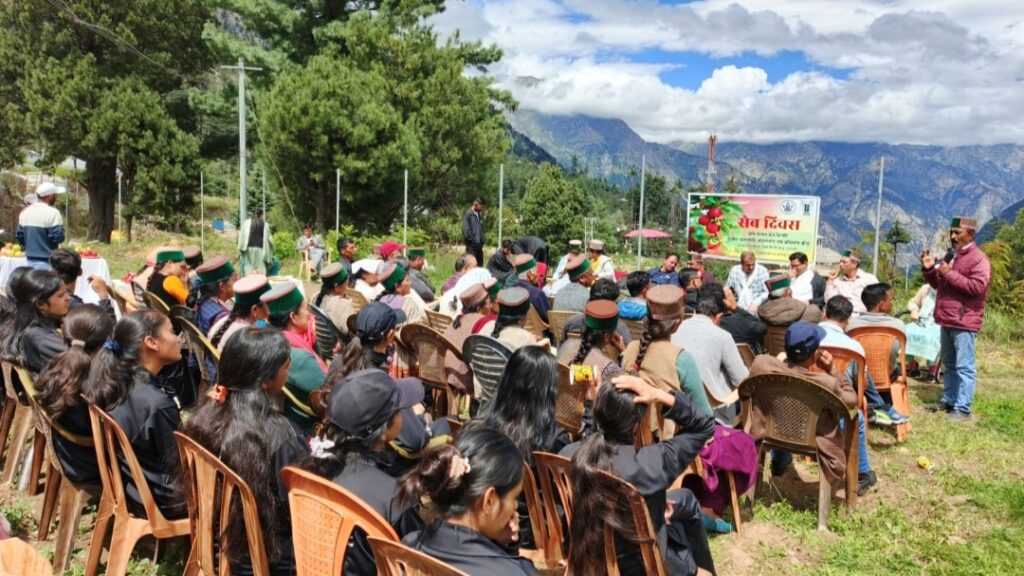 Farmers Exposed to Advanced Apple Production Techniques and New Varieties Farmers Exposed to Advanced Apple Production Techniques and New Varieties HIMACHAL HEADLINES