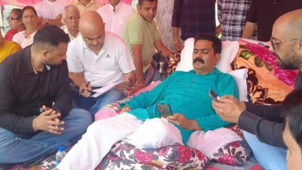 A Legislator's Ultimate Protest: MLA's Hunger Strike for His People Gains CM's Attention A Legislator's Ultimate Protest: MLA's Hunger Strike for His People Gains CM's Attention HIMACHAL HEADLINES