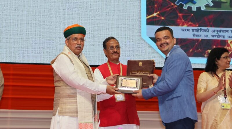 Himachal Scientist Rakesh Thakur Honoured with National Rajbhasha Gaurav Award HIMACHAL HEADLINES