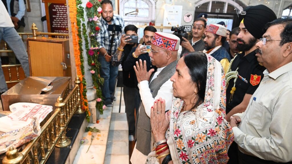 Governor Shukla offers prayer at Kali Bari Temple on Shardiya Navratri HIMACHAL HEADLINES