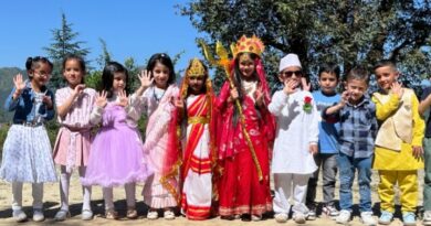 Hardik stood first and Priyanshi stood second in fancy dress HIMACHAL HEADLINES