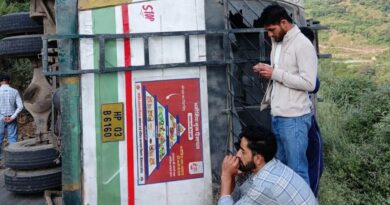 A coach overturned near Dhali - Shimla bus - a major accident was averted due to the driver's presence of mind A coach overturned near Dhali - Shimla bus - a major accident was averted due to the driver's presence of mind HIMACHAL HEADLINES