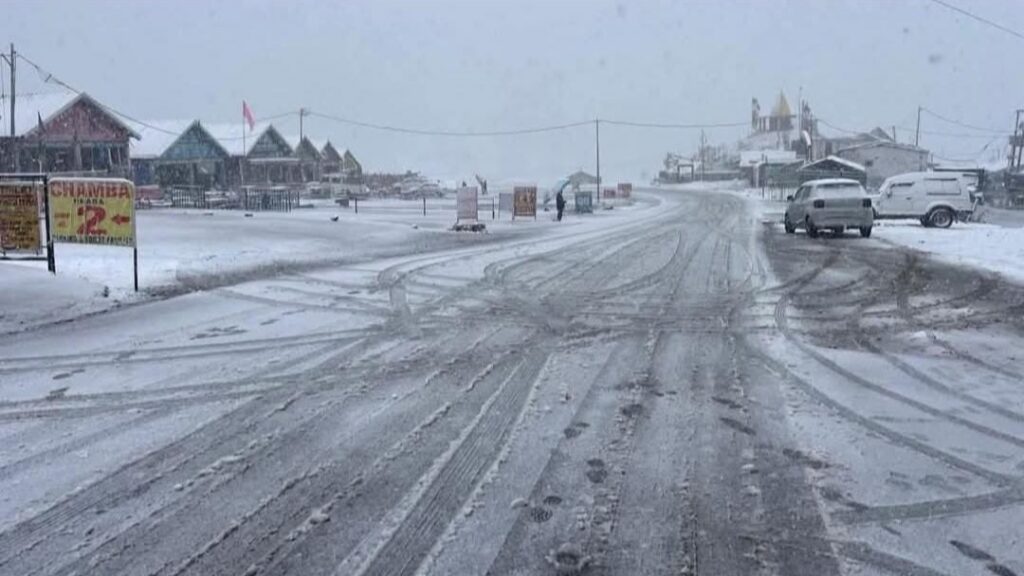 Manali–Leh Highway Reopens Briefly for Winter Travel HIMACHAL HEADLINES