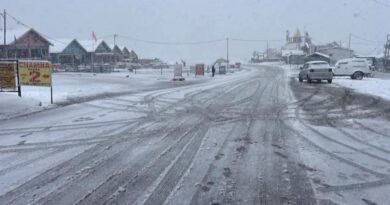 Snowfall Shuts Key Himalayan Highways as Himachal Braces for More Stormy Weather HIMACHAL HEADLINES