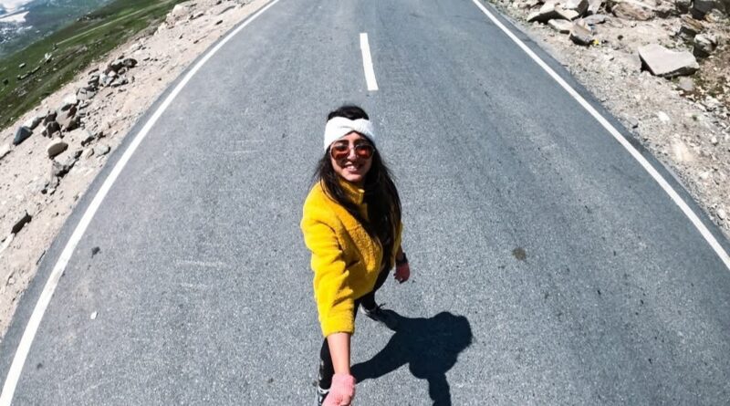 Himachal Police Crack Down on Roadside Selfies and Stunts to Curb Accidents Himachal Police Crack Down on Roadside Selfies and Stunts to Curb Accidents HIMACHAL HEADLINES