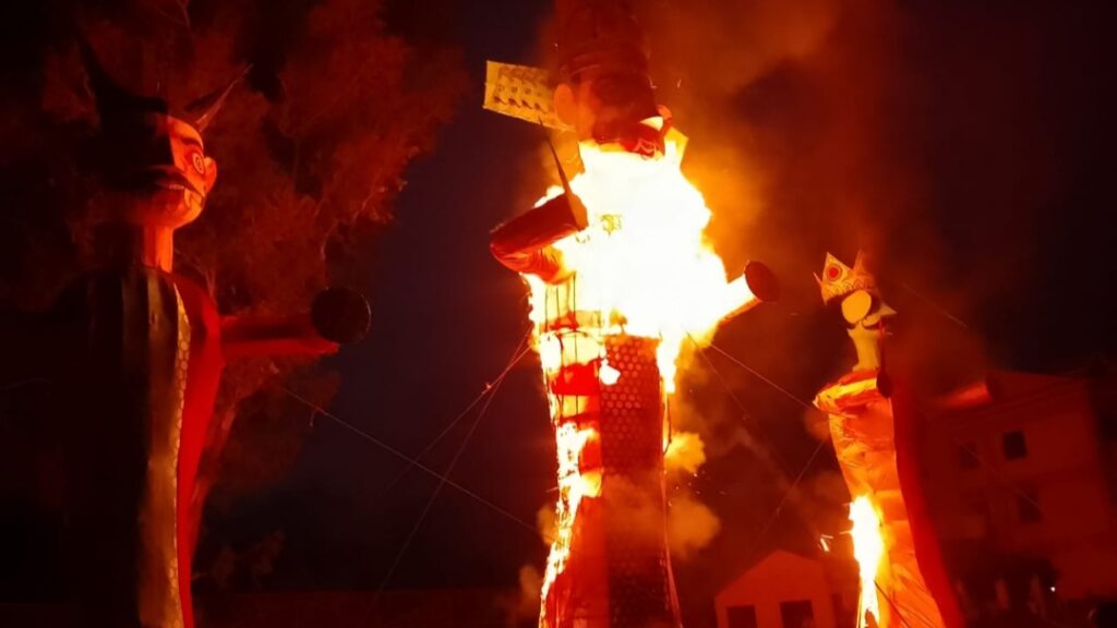 Junga's traditional Dussehra fair begins with the burning of Lanka. HIMACHAL HEADLINES