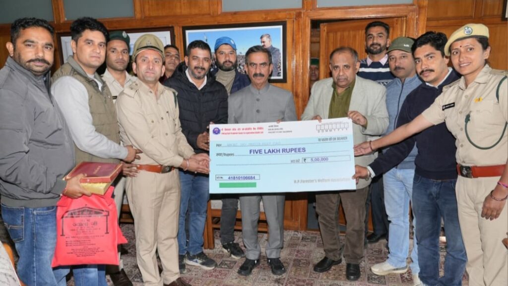 Forest Employees Federation contributes Rs. 5 lakh to CM Relief Fund Forest Employees Federation contributes Rs. 5 lakh to CM Relief Fund HIMACHAL HEADLINES
