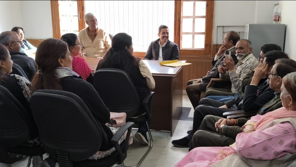 A detailed discussion was held on the ongoing development works in Shimla at Rajiv Bhavan A detailed discussion was held on the ongoing development works in Shimla at Rajiv Bhavan HIMACHAL HEADLINES