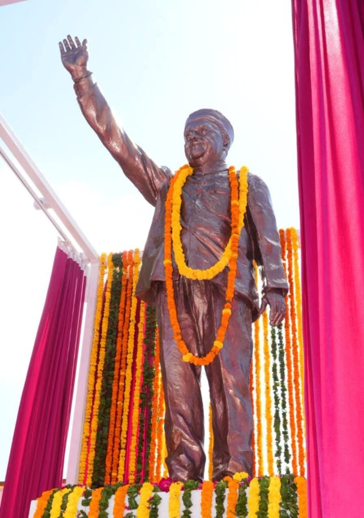 Statue of Legacy: Remembering Virbhadra Singh at Shimla’s Historic Ridge Statue of Legacy: Remembering Virbhadra Singh at Shimla’s Historic Ridge HIMACHAL HEADLINES