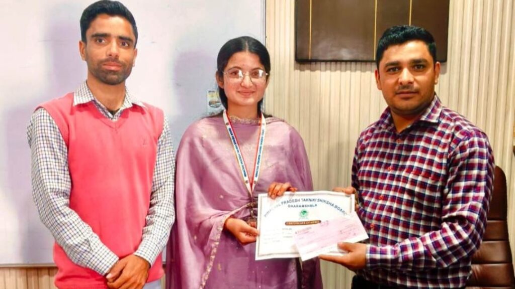 Two top trainees of ITI Rajgarh were awarded silver medals and a prize of Rs 11,000 Two top trainees of ITI Rajgarh were awarded silver medals and a prize of Rs 11,000 HIMACHAL HEADLINES