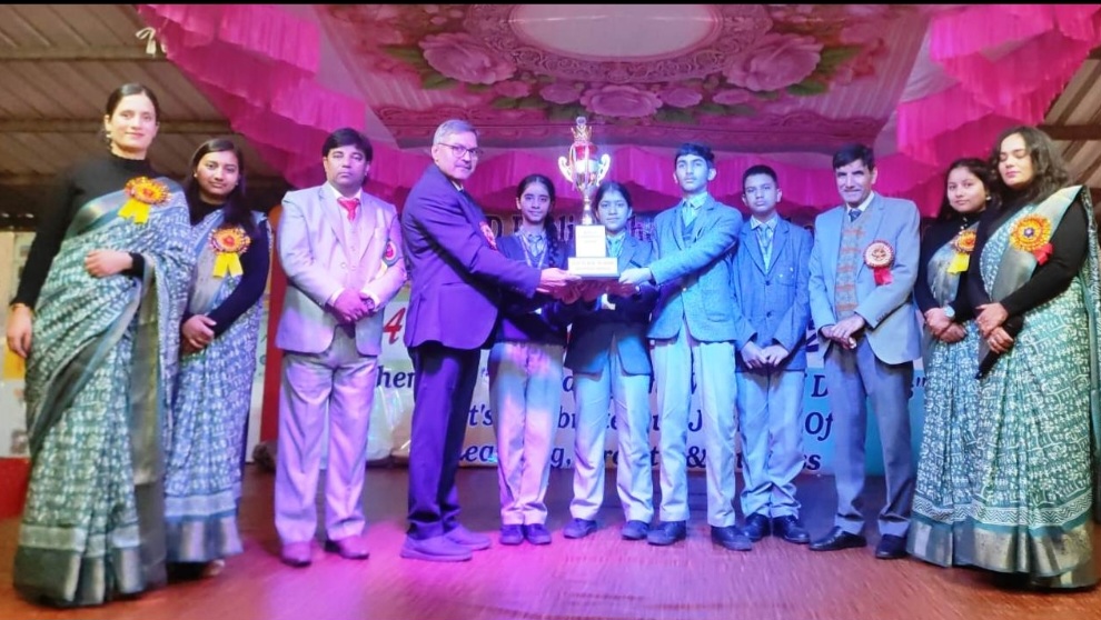 Meritorious students honored at HD Public School, Janedghat Meritorious students honored at HD Public School, Janedghat HIMACHAL HEADLINES