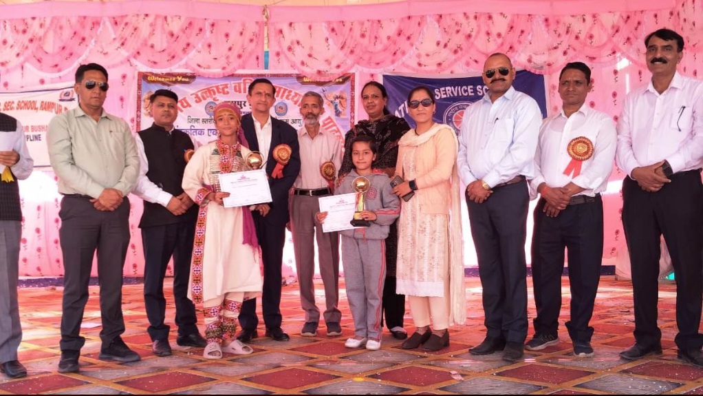 Arpita, the youngest student at the district level, secured second place in the speech HIMACHAL HEADLINES