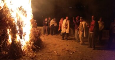 Diwali was celebrated in the traditional way by lighting Dawalatha in Keonthal area Diwali was celebrated in the traditional way by lighting Dawalatha in Keonthal area HIMACHAL HEADLINES