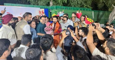 Hundreds of people gathered at Anurag Thakur's residence to wish him on his birthday HIMACHAL HEADLINES