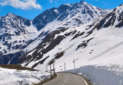 Rohtang Pass Comes Alive Again as Tourists Return to Snowy Heights