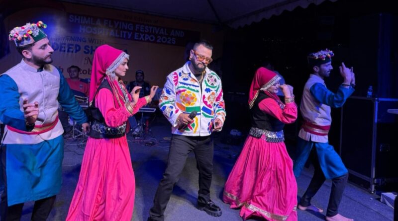 Kuldeep Sharma's plays enthralled the audience at the Flying Festival Kuldeep Sharma's plays enthralled the audience at the Flying Festival HIMACHAL HEADLINES