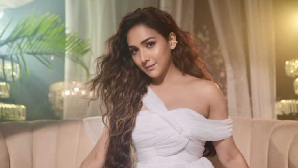 Neeti Mohan Reveals New Indie Track ‘Mirza’ Neeti Mohan Reveals New Indie Track ‘Mirza’ HIMACHAL HEADLINES
