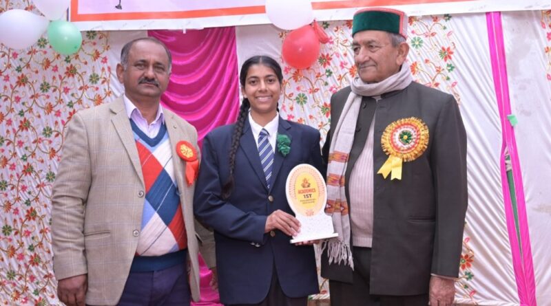 Kufri School's meritorious students were awarded prizes at the annual function HIMACHAL HEADLINES