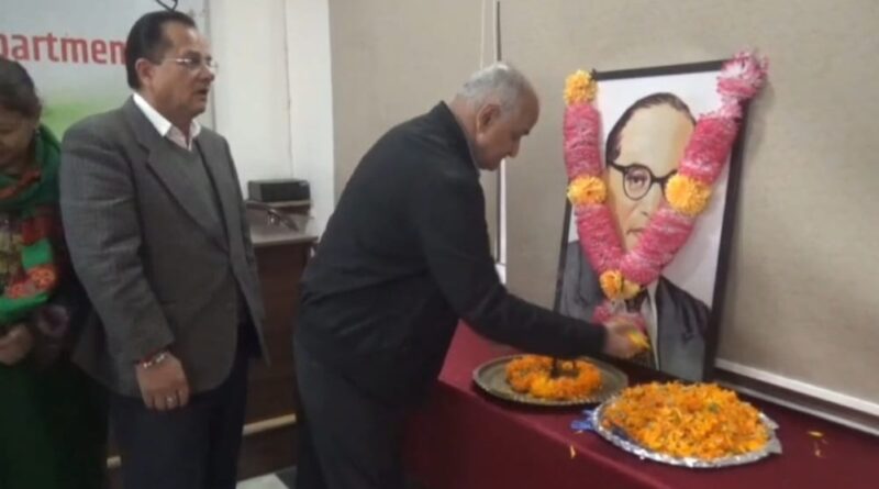 Pledge to protect the Constitution was taken today at Rajiv Bhawan Pledge to protect the Constitution was taken today at Rajiv Bhawan HIMACHAL HEADLINES