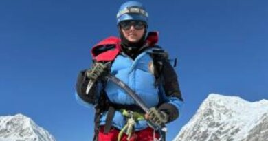 Mandi’s NCC Cadet Dumesh Kumari Scales 18,000 ft Summit, Hoists National Flag HIMACHAL HEADLINES