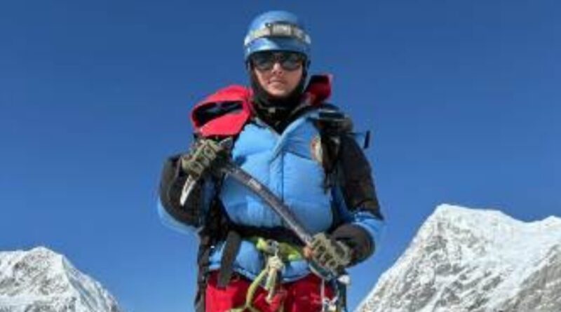 Mandi’s NCC Cadet Dumesh Kumari Scales 18,000 ft Summit, Hoists National Flag Mandi’s NCC Cadet Dumesh Kumari Scales 18,000 ft Summit, Hoists National Flag HIMACHAL HEADLINES