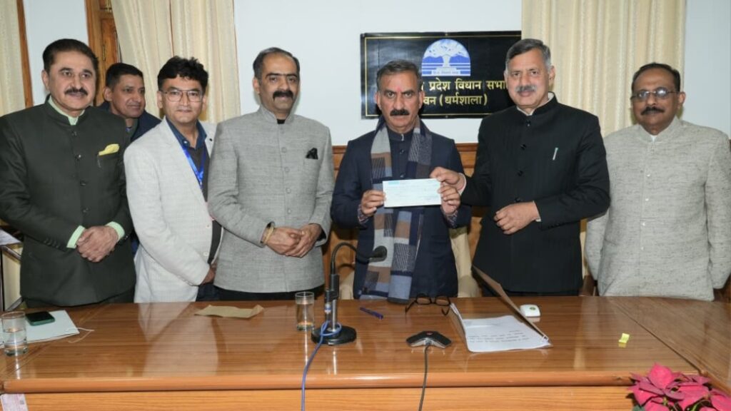 HIMUDA contributes cheque of Rs. 11 Lakh towards Mukhyamantri Sukh Aashray Kosh HIMACHAL HEADLINES