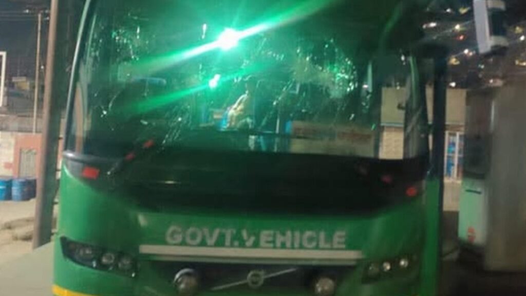 Late-Night Chaos at Kullu Bus Stand as Seat Dispute Turns Violent Late-Night Chaos at Kullu Bus Stand as Seat Dispute Turns Violent HIMACHAL HEADLINES