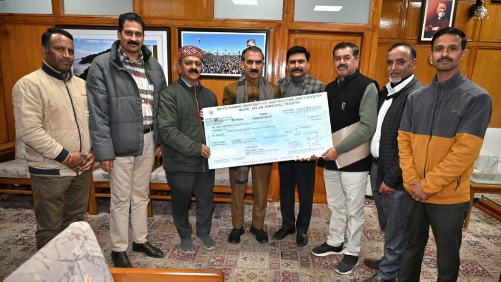 Nauni Horticulture University Staff and teachers donate one day salary towards CM relief Fund Nauni Horticulture University Staff and teachers donate one day salary towards CM relief Fund HIMACHAL HEADLINES